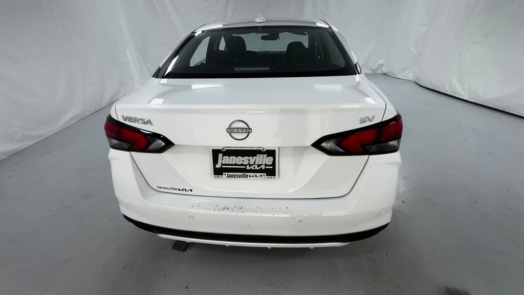 Used 2023 Nissan Versa SV FWD image 4