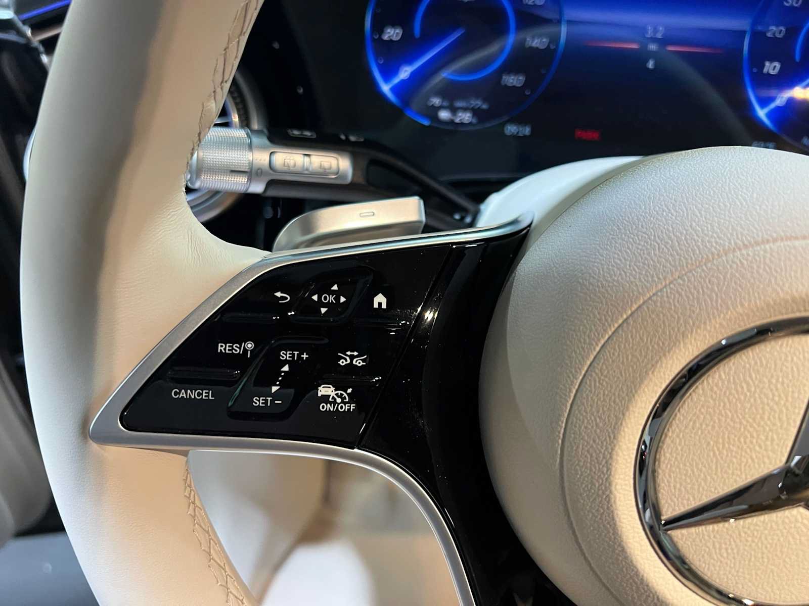 New 2026 Mercedes-Benz EQS 400 4MATIC SUV image 29