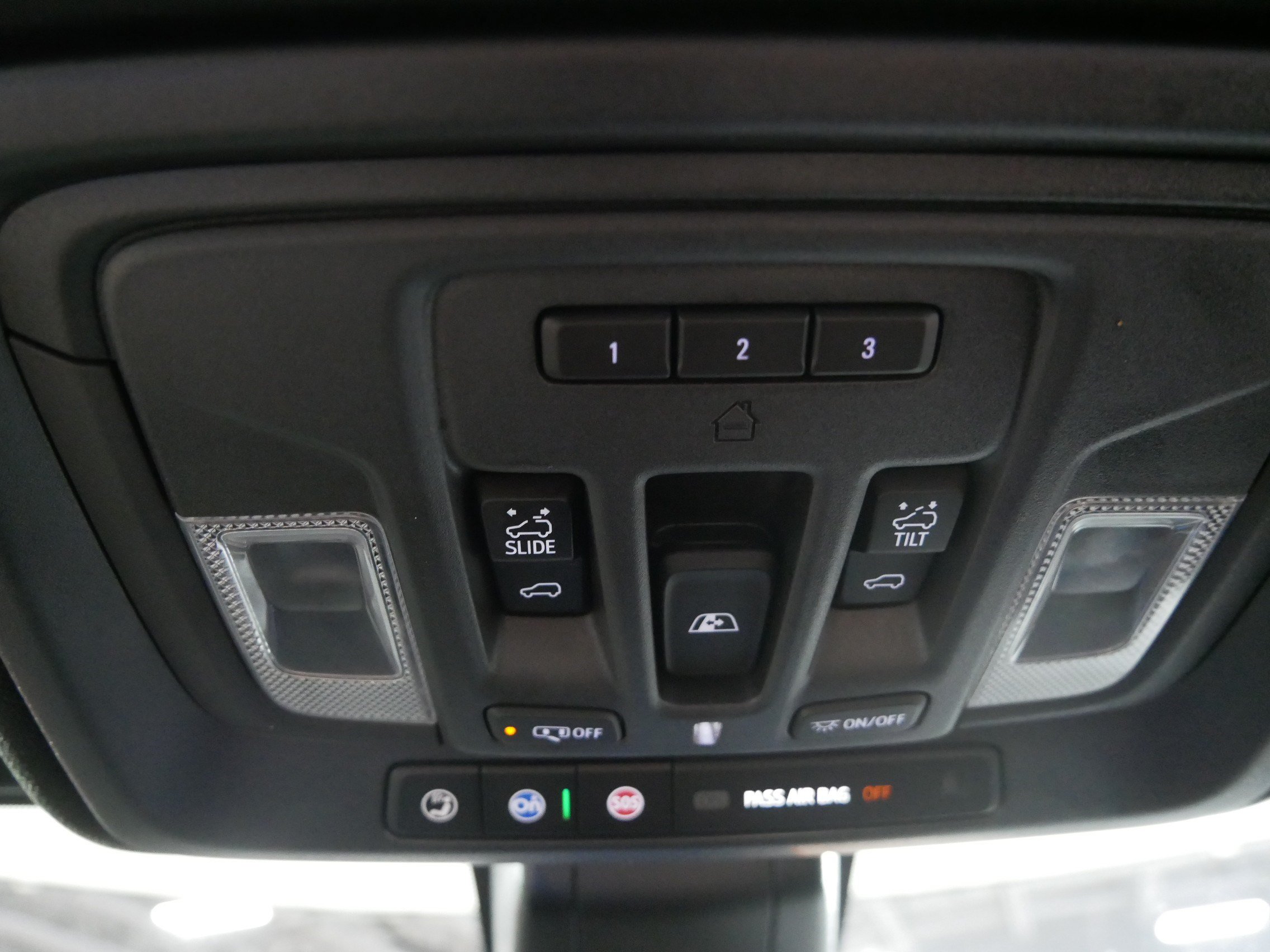 Certified 2022 GMC Sierra 3500 AT4 w/ AT4 Premium Plus Package AWD/4WD image 32