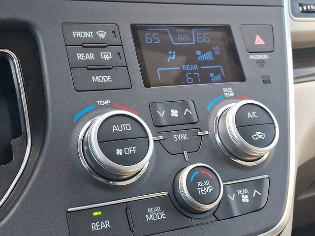 Used 2019 Toyota Sienna XLE w/ XLE Navigation Package AWD/4WD image 17