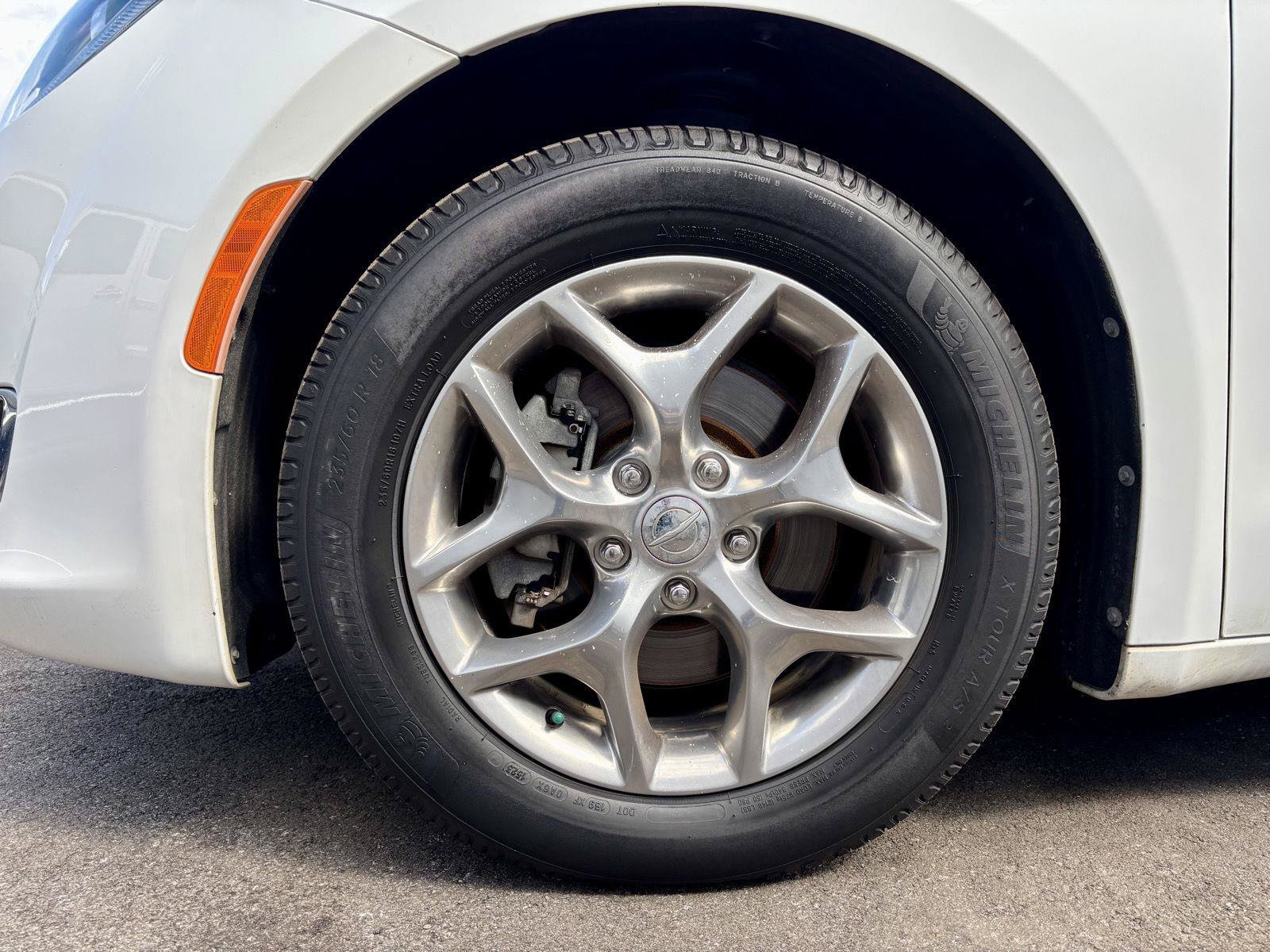 Used 2018 Chrysler Pacifica Limited FWD image 18