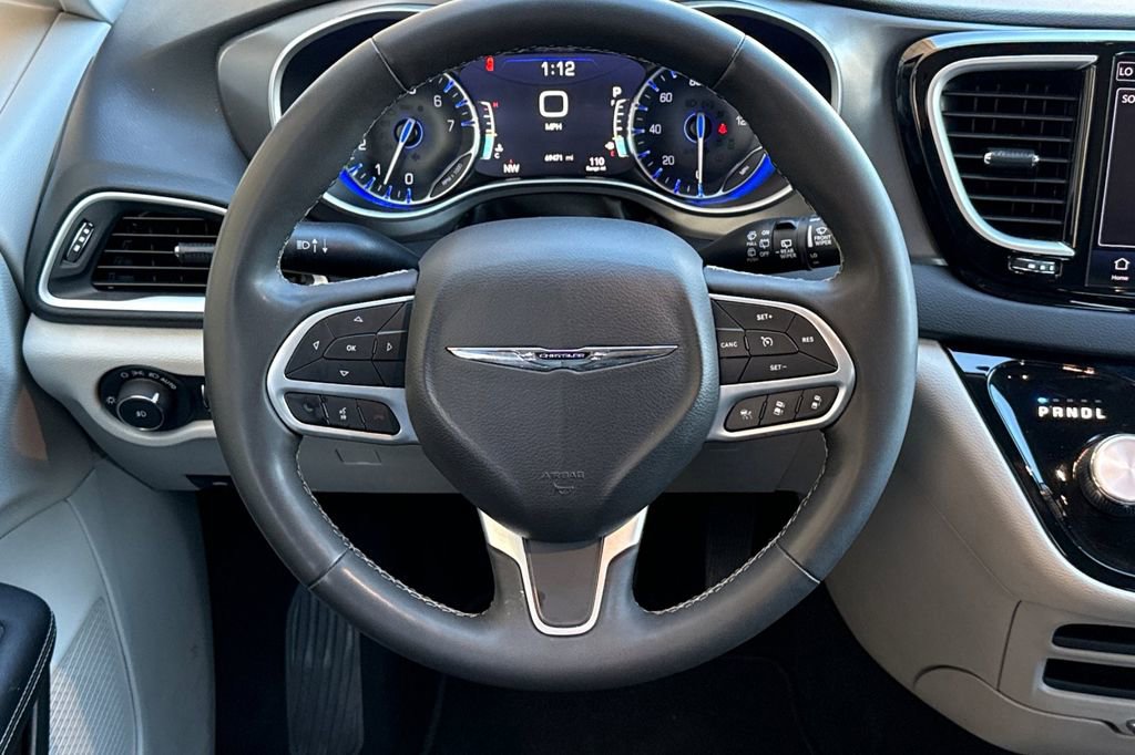 Used 2023 Chrysler Pacifica Touring-L image 21