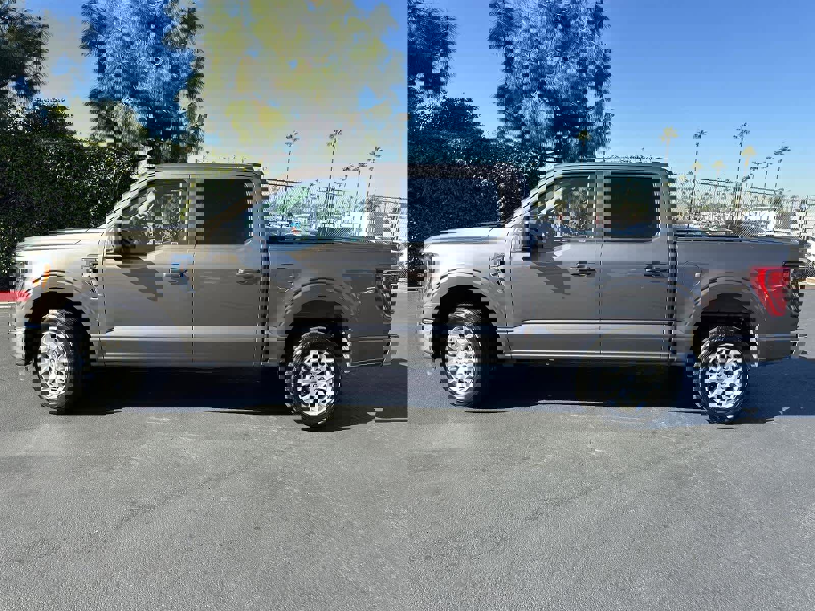 Used 2023 Ford F150 XLT image 3