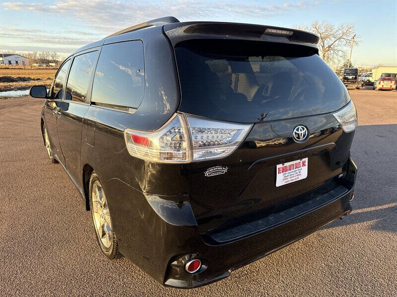 Used 2011 Toyota Sienna SE w/ Preferred Pkg image 5