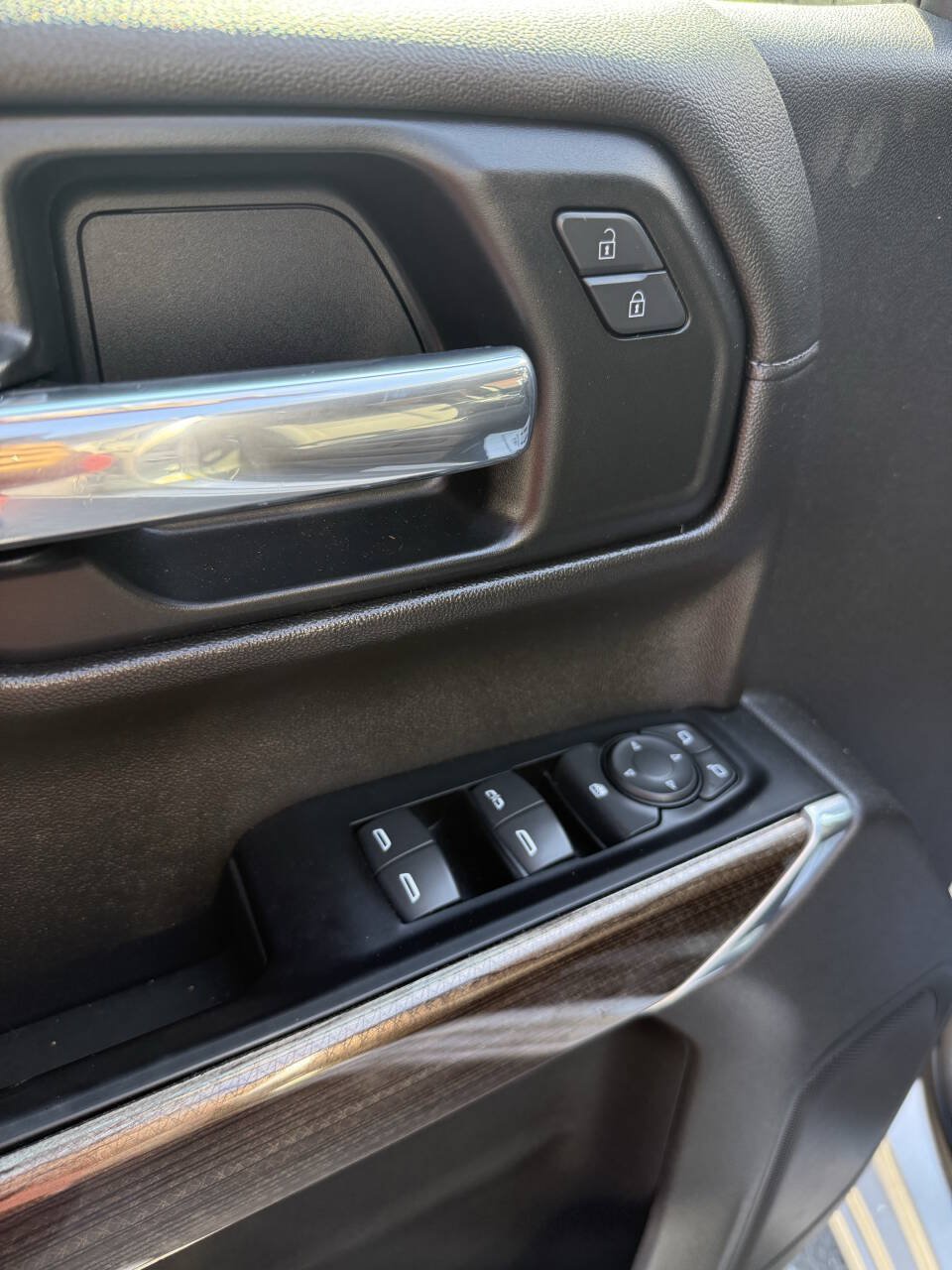Used 2019 Chevrolet Silverado 1500 LT w/ All-Star Edition AWD/4WD image 10