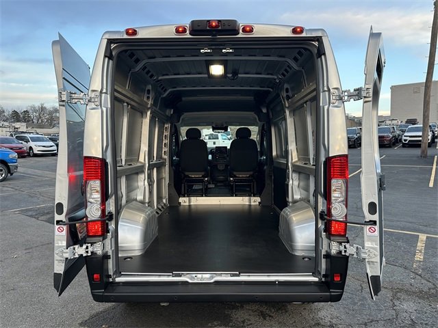 Used 2025 RAM ProMaster 2500 w/ Premium Convenience Group image 9