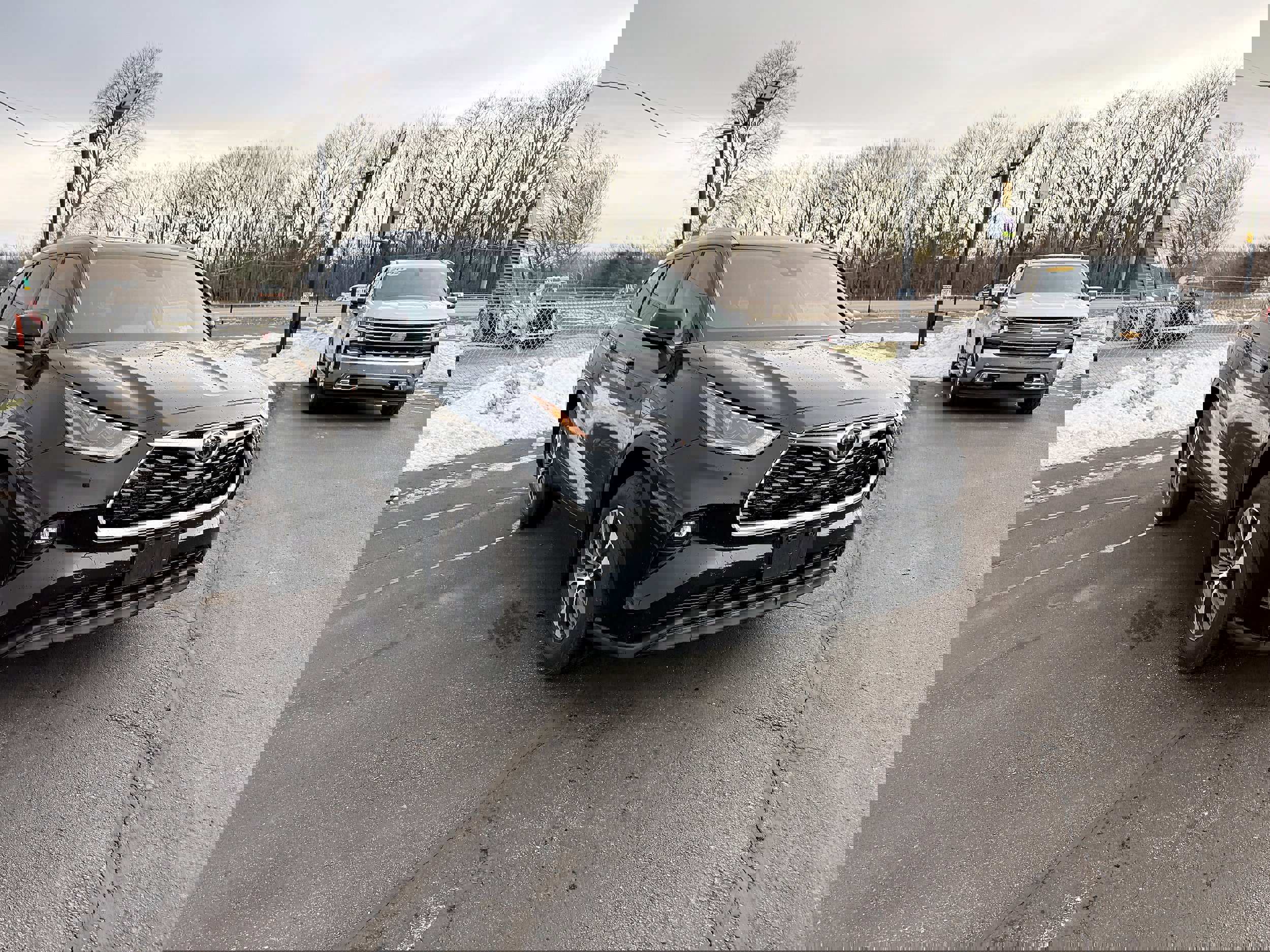 Used 2021 Toyota Highlander XLE image 3