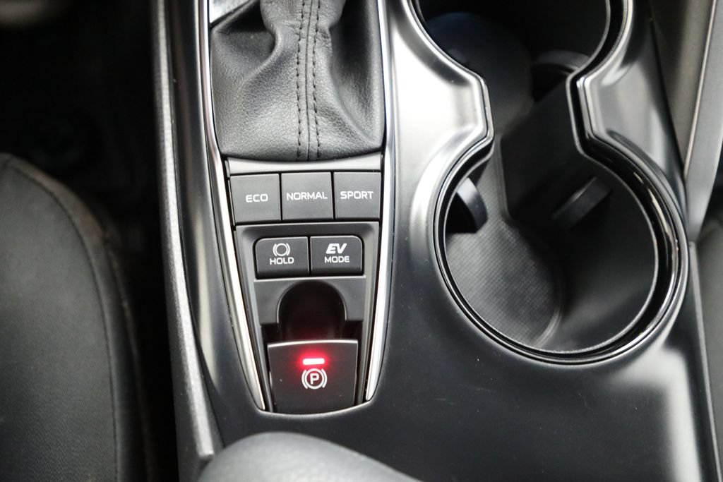 Used 2020 Toyota Camry LE FWD image 7