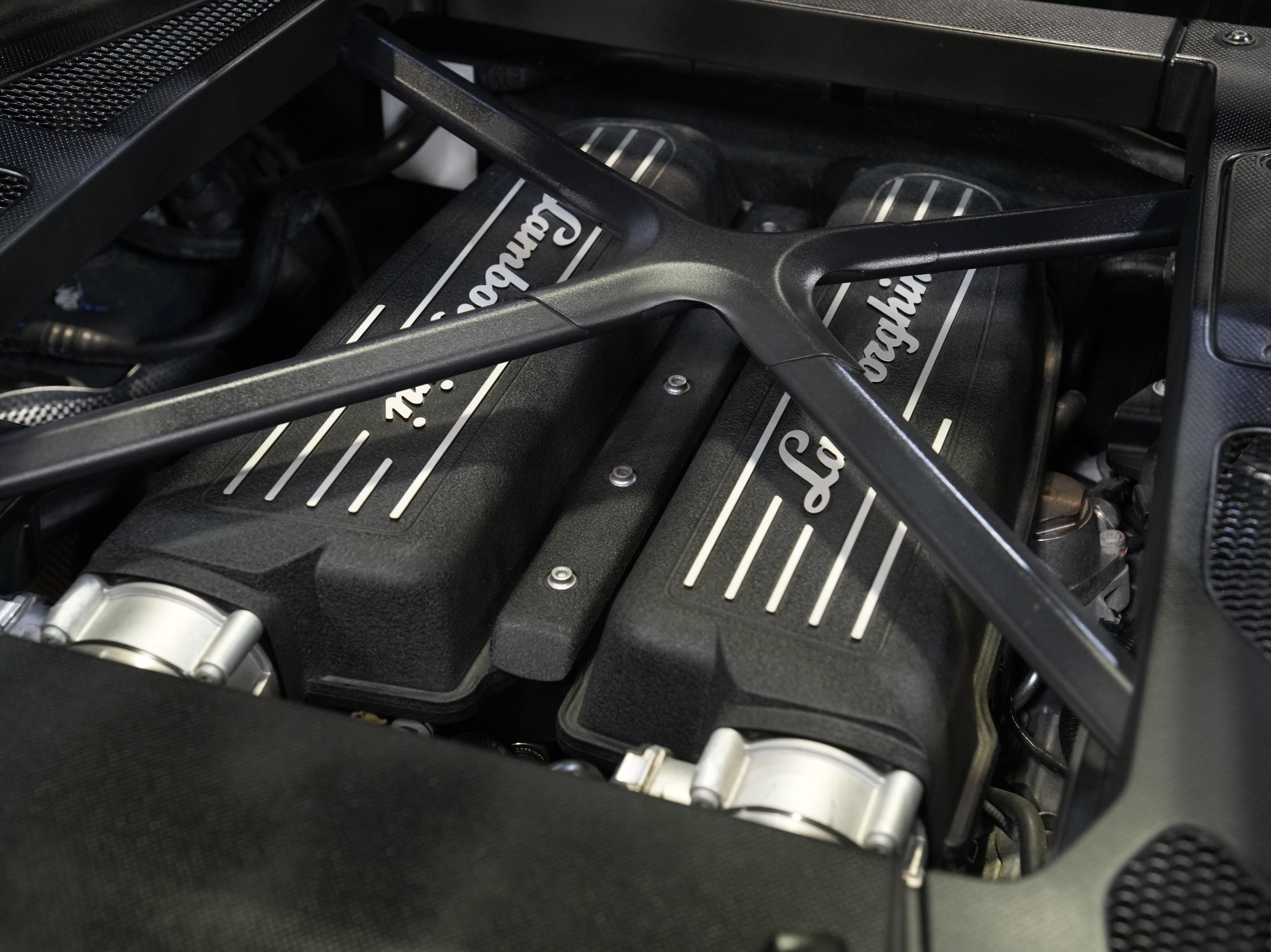 Used 2018 Lamborghini Huracan LP 610-4 AWD/4WD image 51