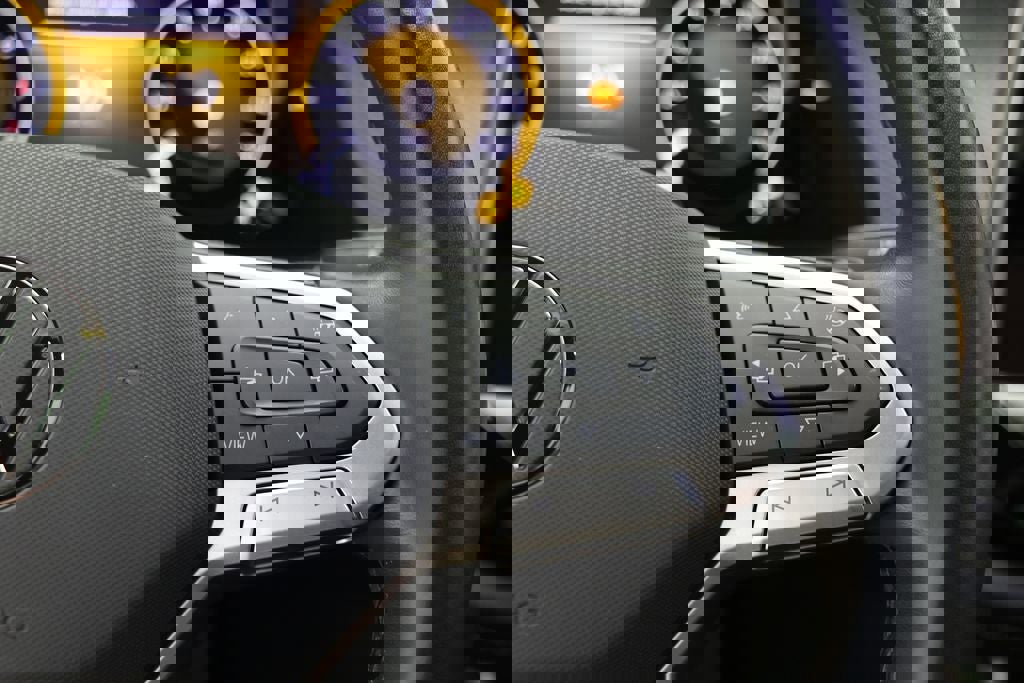 Used 2024 Volkswagen Atlas Cross Sport SEL Premium R-Line image 23