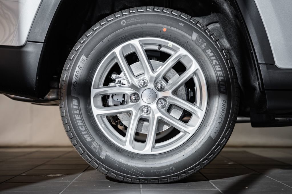 New 2025 Jeep Grand Cherokee Laredo X w/ Luxury Tech Group I image 17