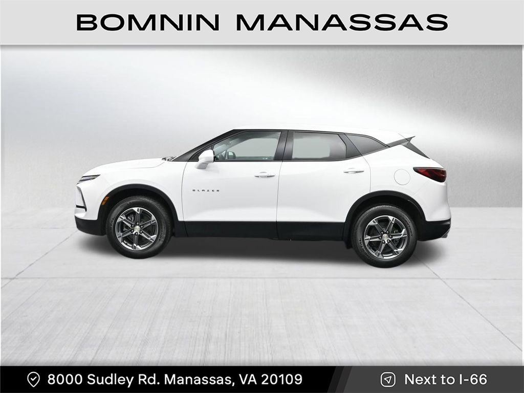 Used 2023 Chevrolet Blazer LT image 2