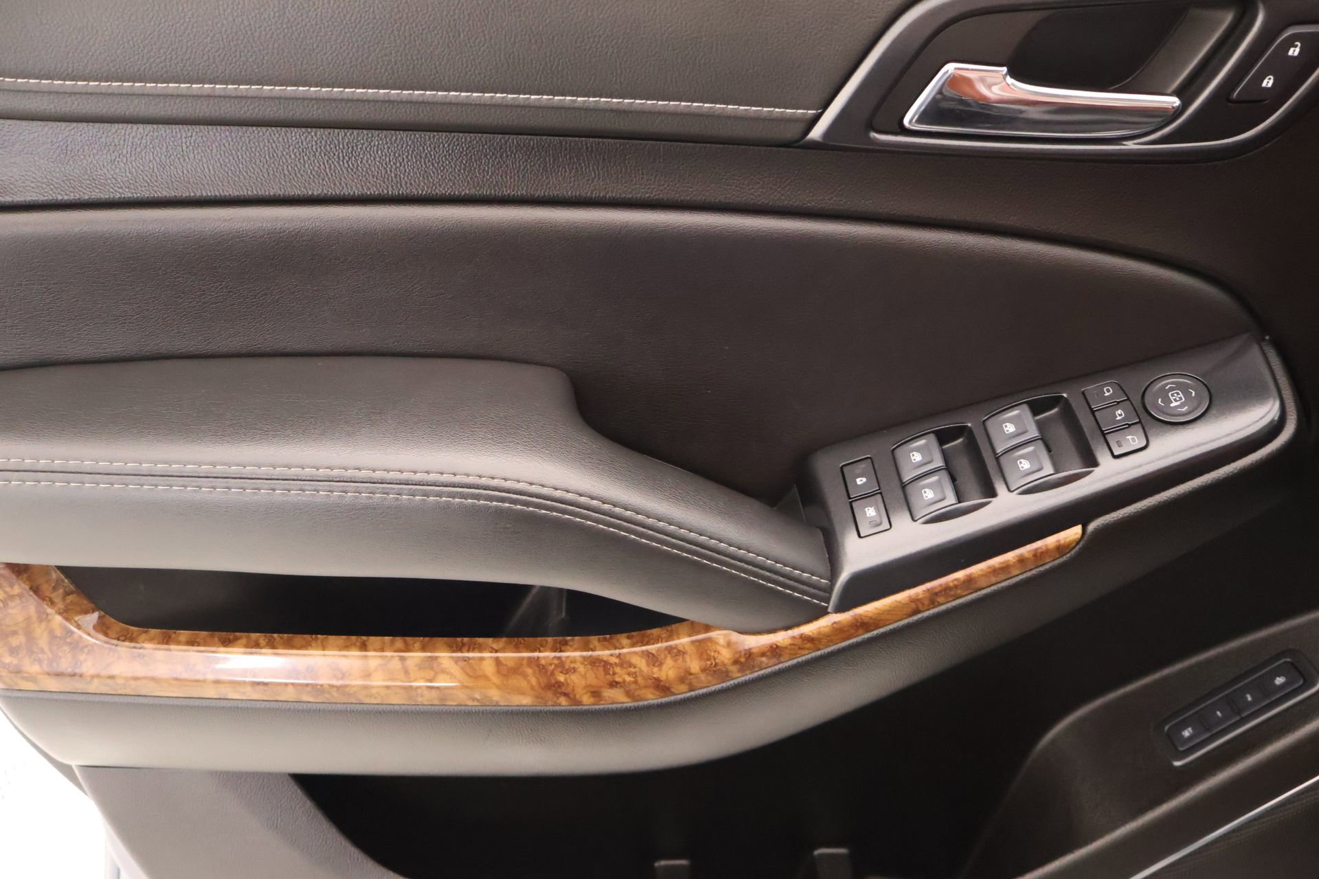 Used 2019 Chevrolet Suburban Premier w/ Premier Plus Edition image 19