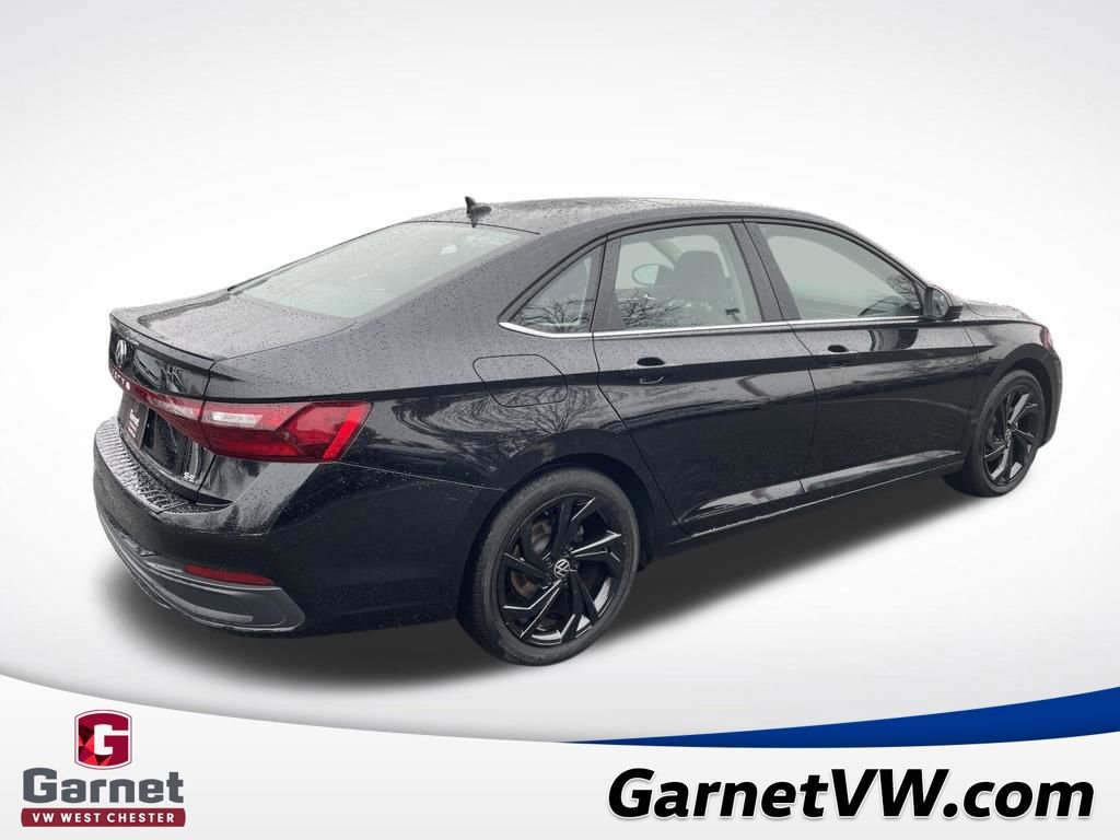 Certified 2025 Volkswagen Jetta SE image 5