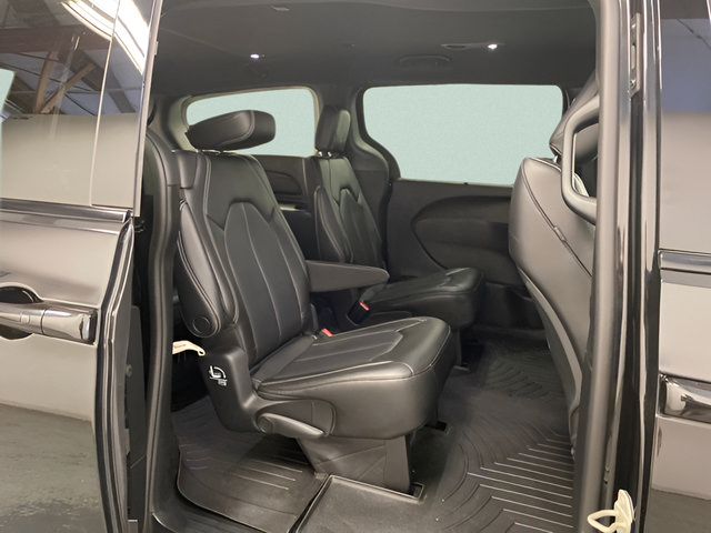 Used 2023 Chrysler Pacifica Touring-L w/ S Appearance Package AWD/4WD image 25