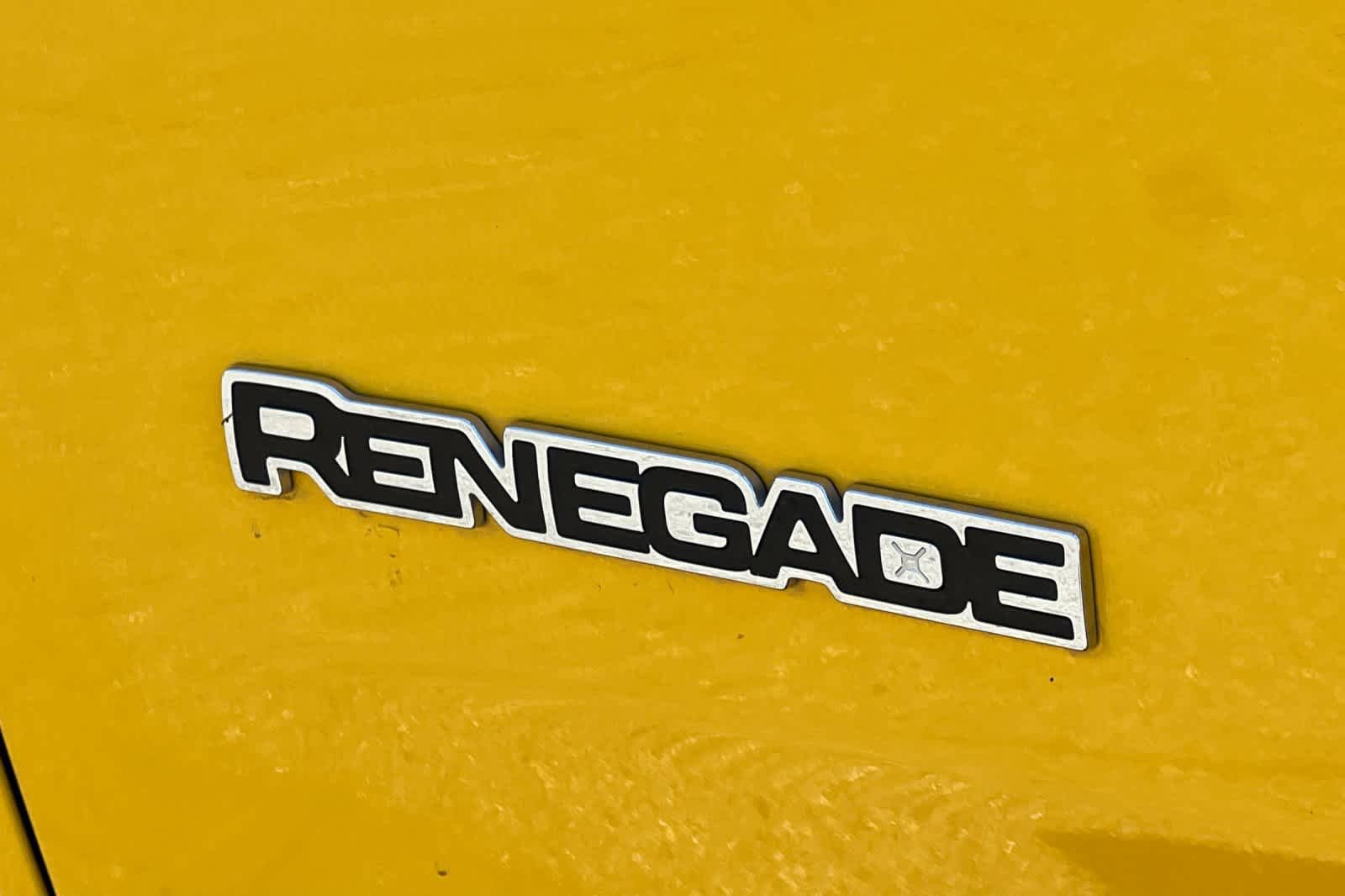Used 2018 Jeep Renegade Latitude FWD image 31