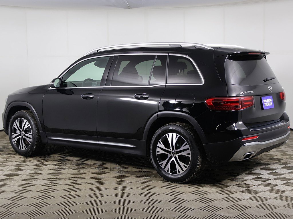 Used 2025 Mercedes-Benz GLB 250 4MATIC image 8