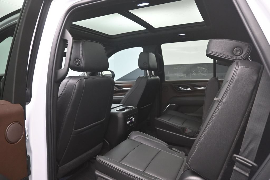 Used 2022 GMC Yukon Denali RWD image 2