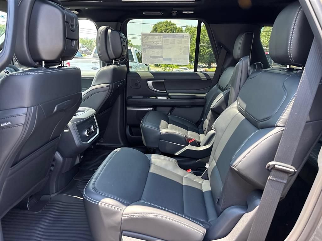 New 2027 Ford Expedition Platinum w/ Stealth Performance Package AWD/4WD image 16