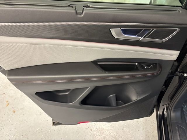 Certified 2025 Volkswagen Atlas Peak Edition SE image 23