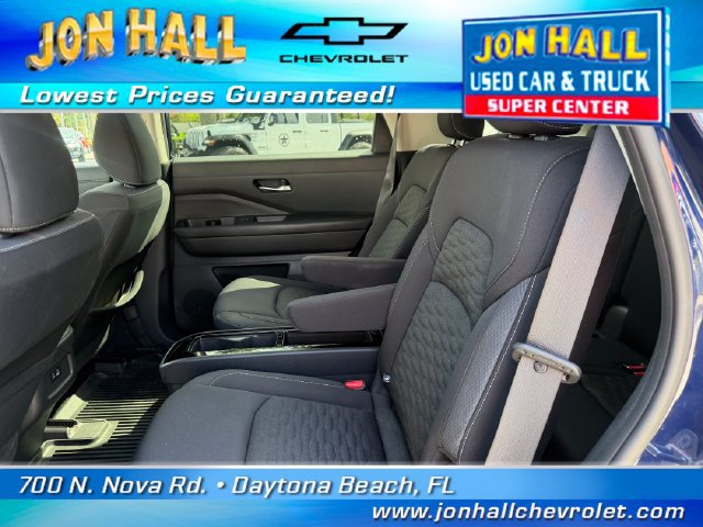 Used 2022 Nissan Pathfinder SV w/ SV Premium Package FWD image 18
