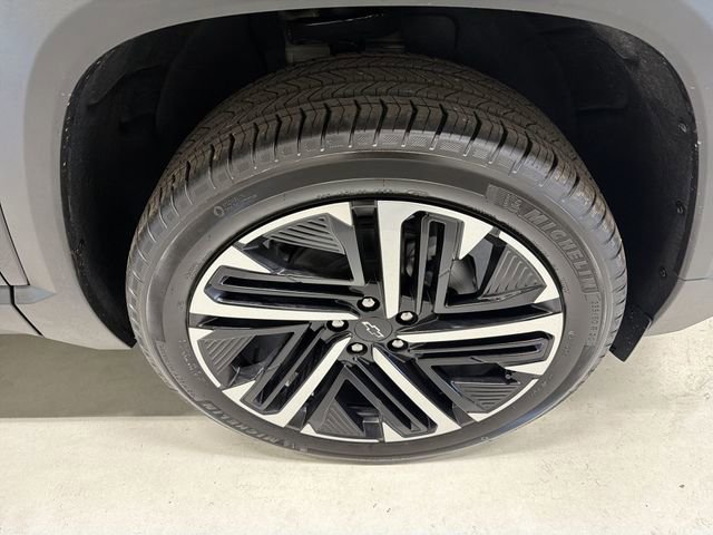 New 2026 Chevrolet Equinox RS w/ LPO, Floor Liner Package image 14
