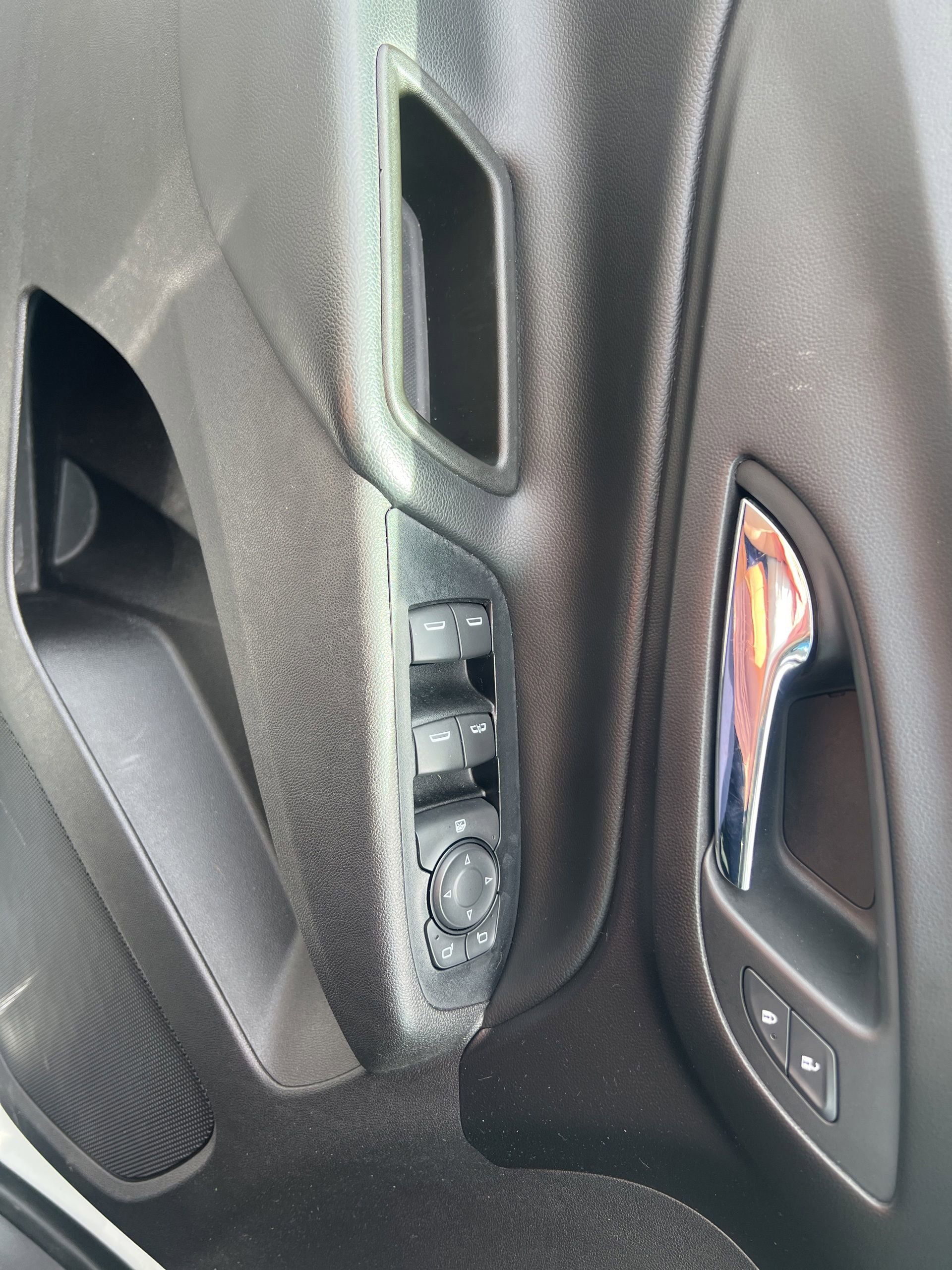 Used 2019 Chevrolet Equinox LT FWD image 21