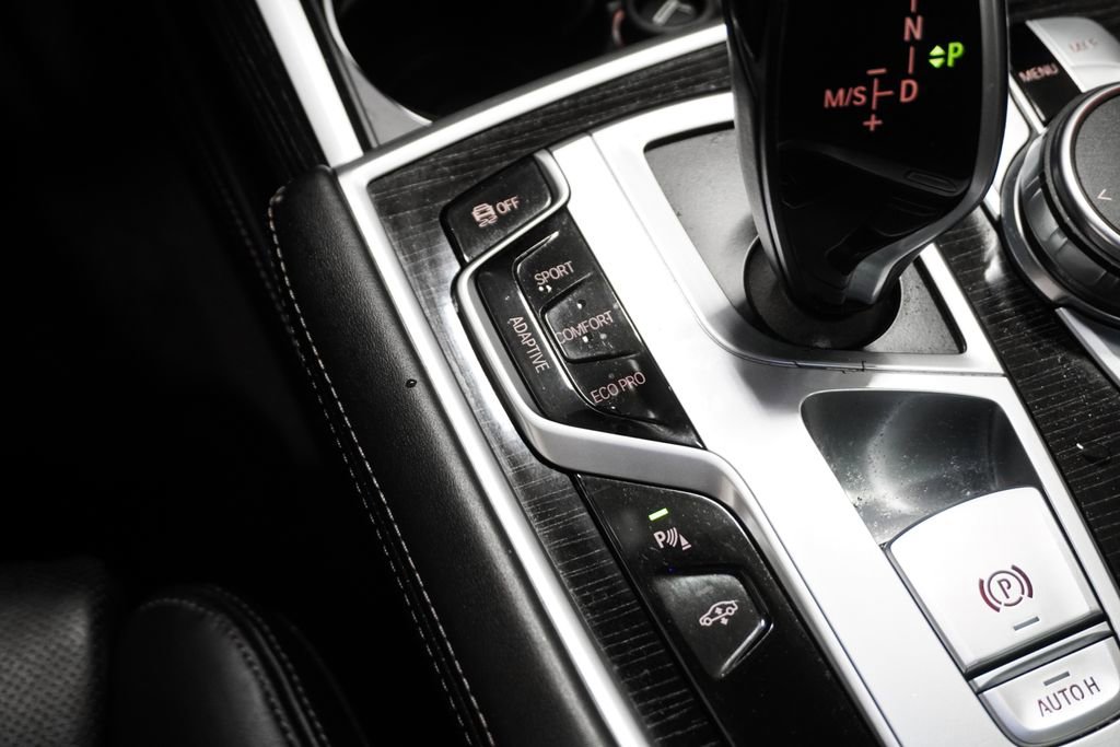 Used 2019 BMW 750i xDrive w/ M Sport Package image 27