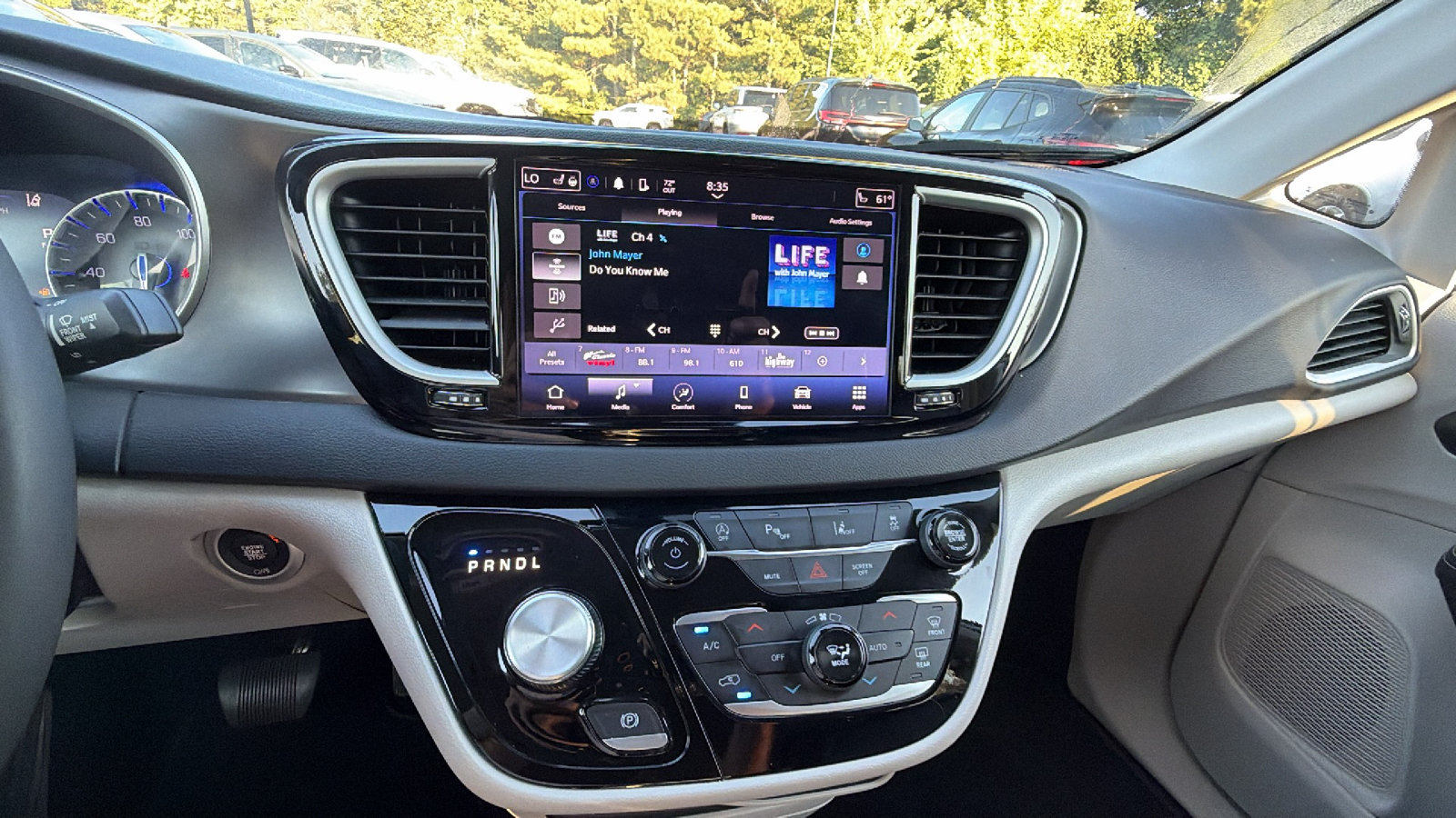 Used 2024 Chrysler Pacifica Touring-L FWD image 31