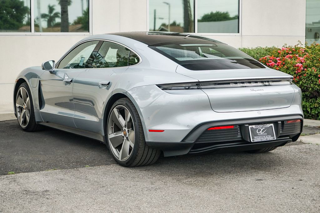 Used 2024 Porsche Taycan image 4