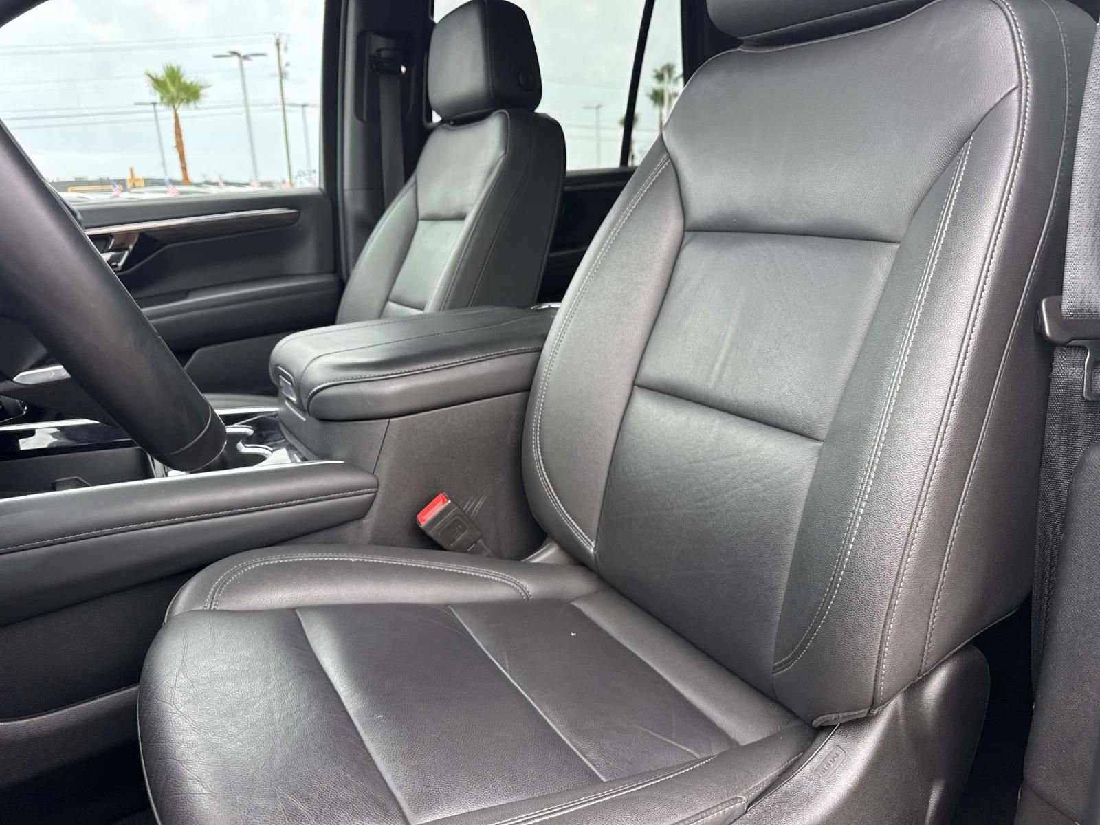 Used 2025 Chevrolet Tahoe Z71 AWD/4WD image 17