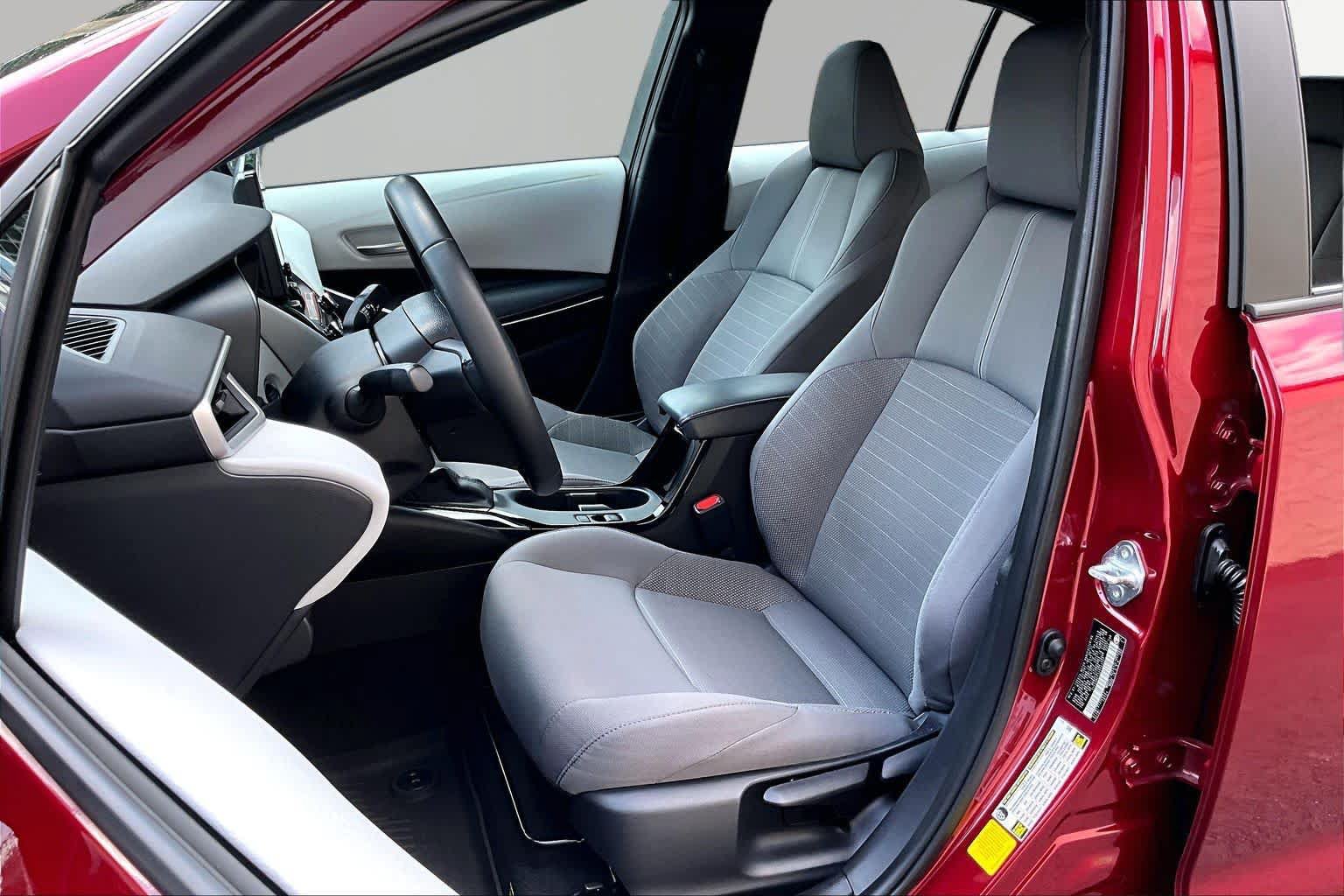 Used 2025 Toyota Corolla SE FWD image 8