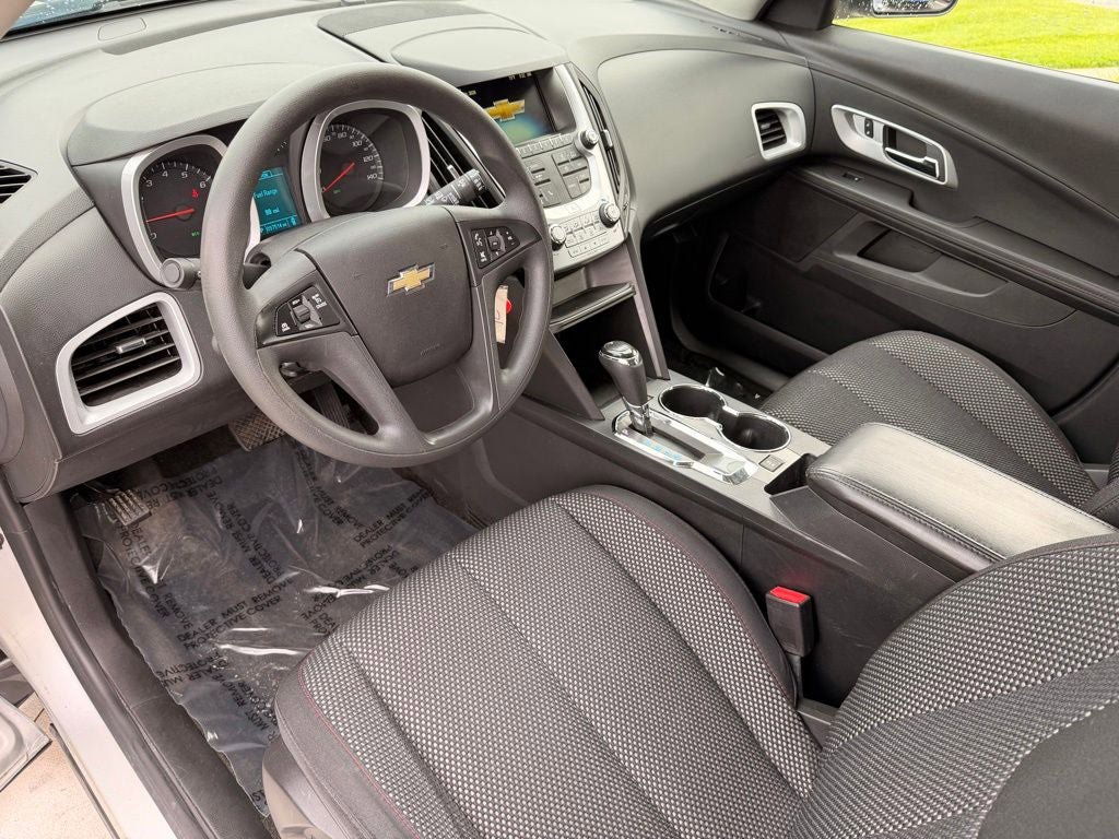 Used 2017 Chevrolet Equinox LS FWD image 23