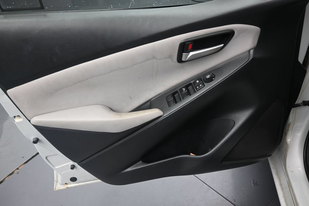 Used 2020 Toyota Yaris LE FWD image 11