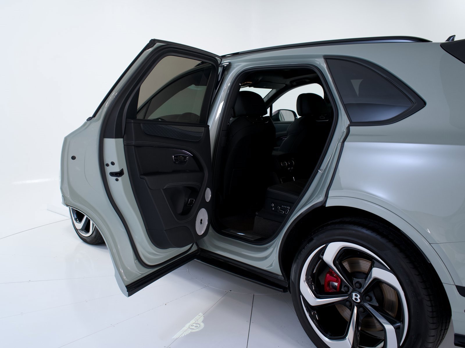 Used 2025 Bentley Bentayga image 20