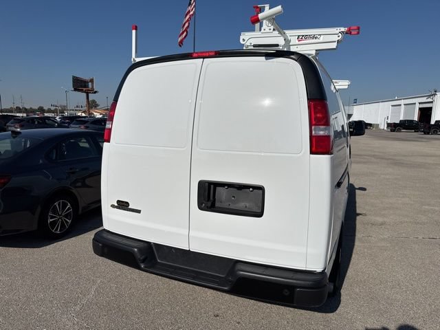 Used 2025 Chevrolet Express 3500 w/ Driver Convenience Package RWD image 13