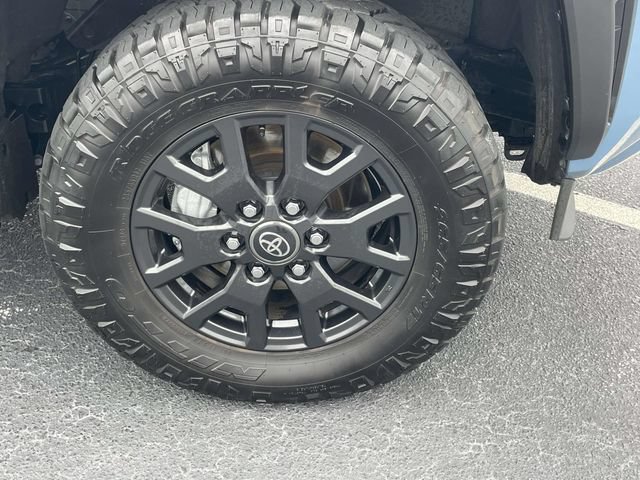 Used 2025 Toyota 4Runner SR5 AWD/4WD image 2