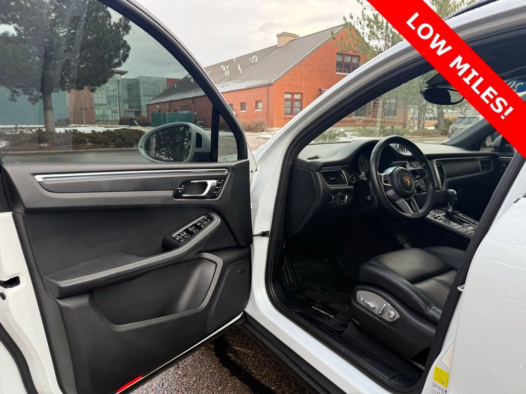 Used 2018 Porsche Macan Base image 9