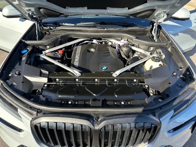 Used 2024 BMW X7 xDrive40i w/ M Sport Package image 15