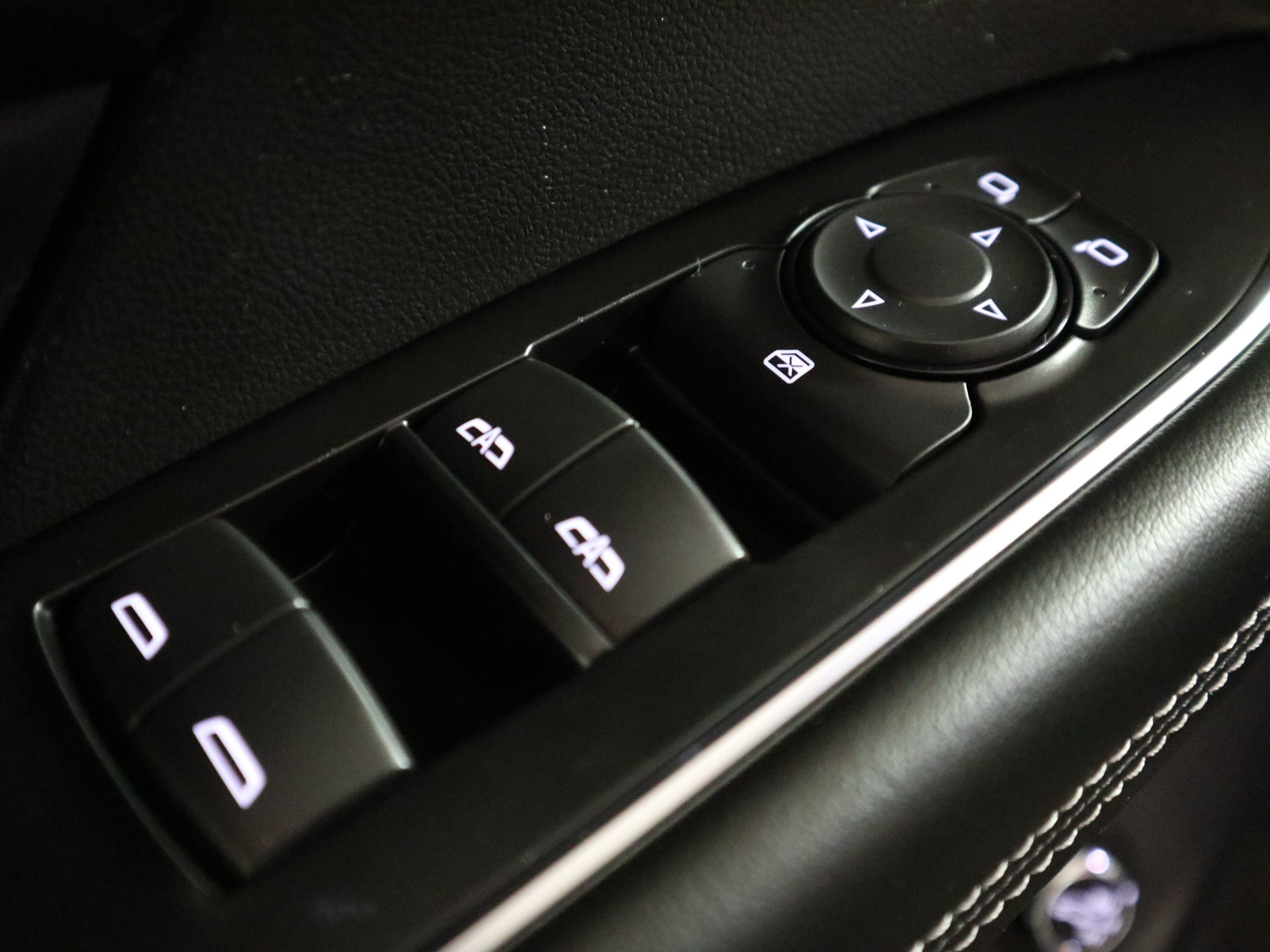 Used 2023 Buick Envision Avenir AWD/4WD image 34