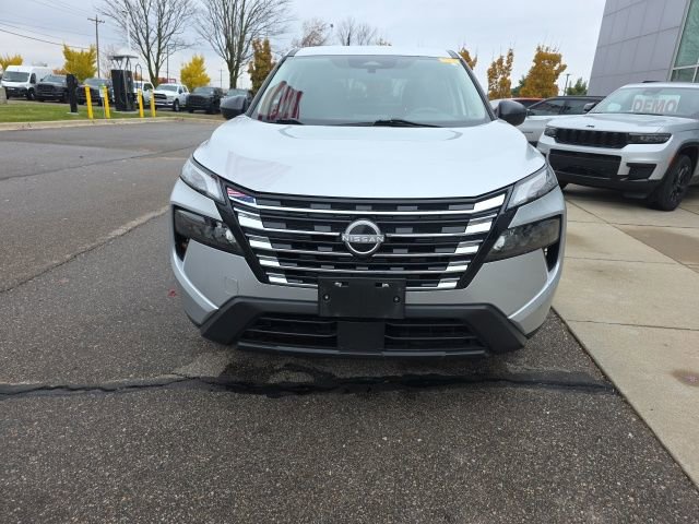 Used 2024 Nissan Rogue S image 2