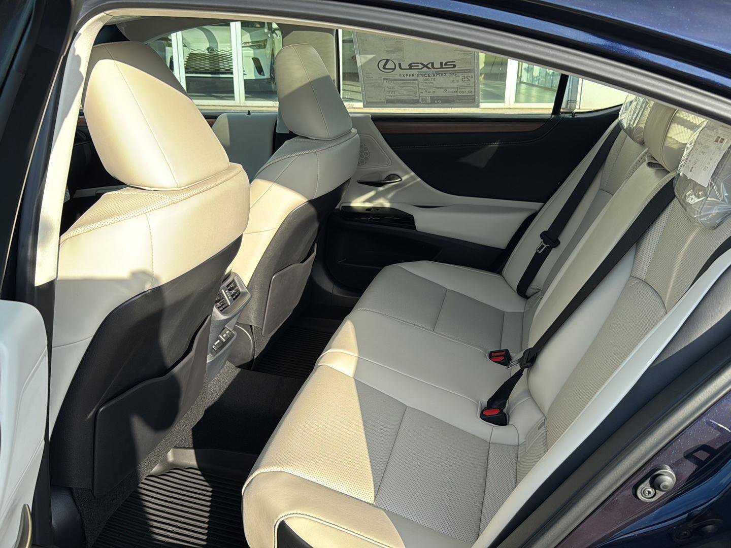 New 2025 Lexus ES 350 w/ Premium Package image 8