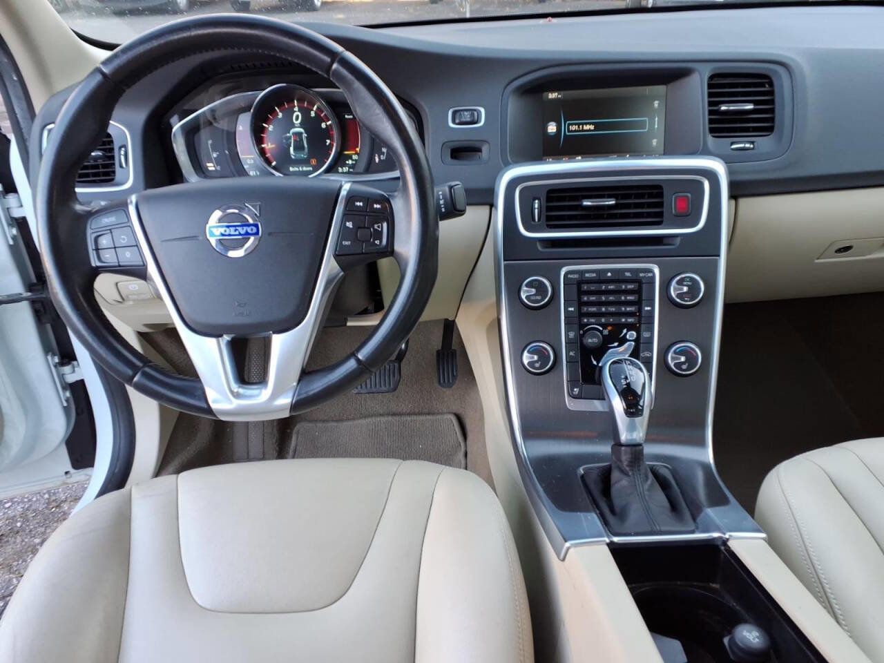 Used 2015 Volvo S60 T5 Premier image 13