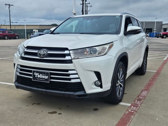 Used 2018 Toyota Highlander XLE FWD image 2