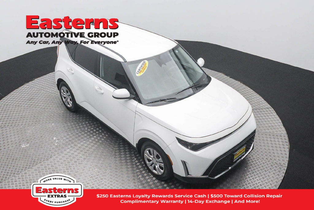Used 2023 Kia Soul LX FWD image 4