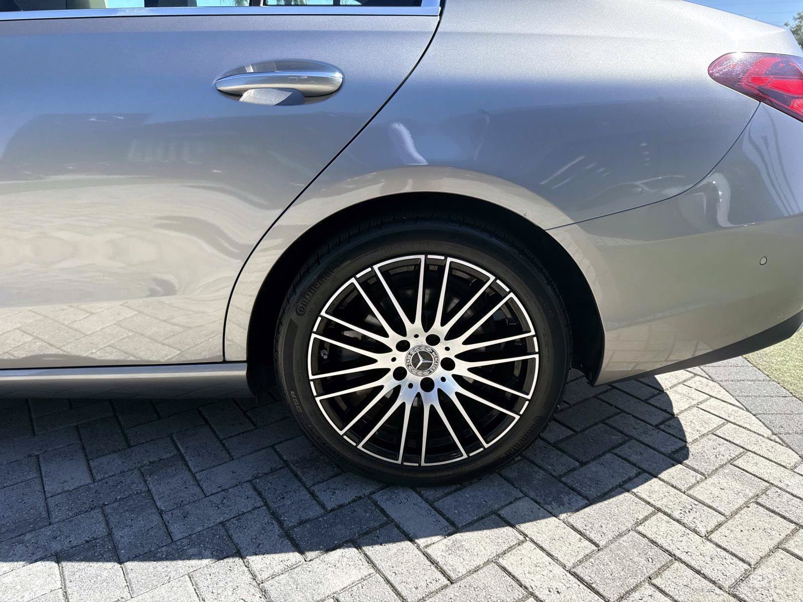Used 2023 Mercedes-Benz C 300 Sedan image 9