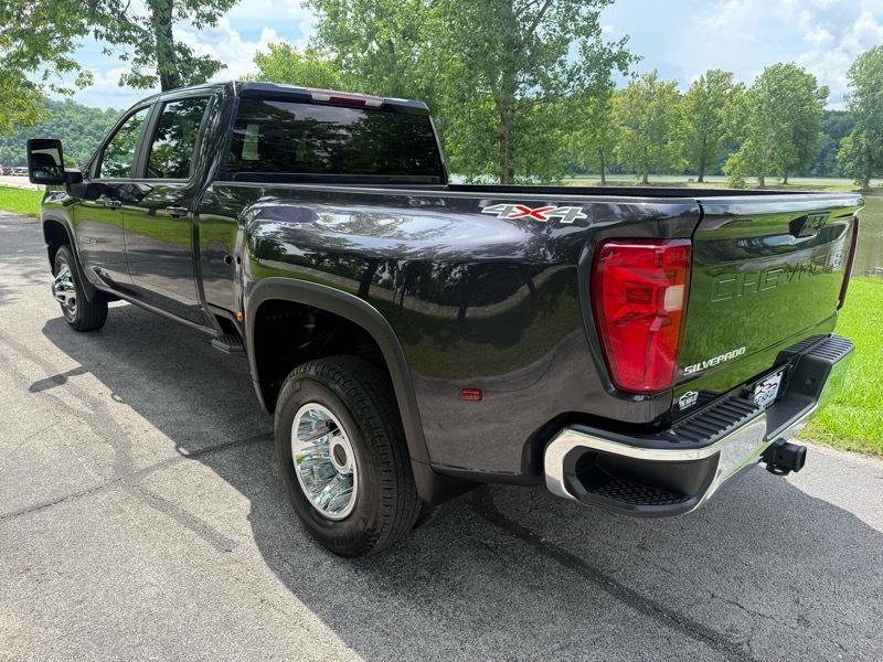 Used 2024 Chevrolet Silverado 3500 LT w/ Convenience Package AWD/4WD image 5