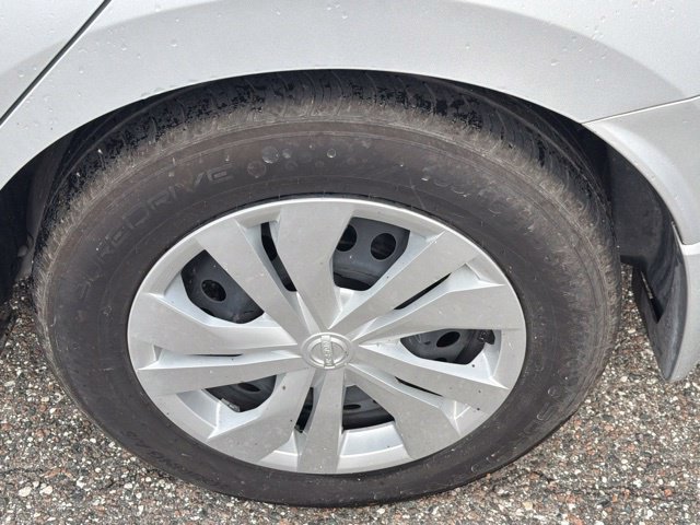 Used 2025 Nissan Versa S w/ Trunk Package FWD image 14