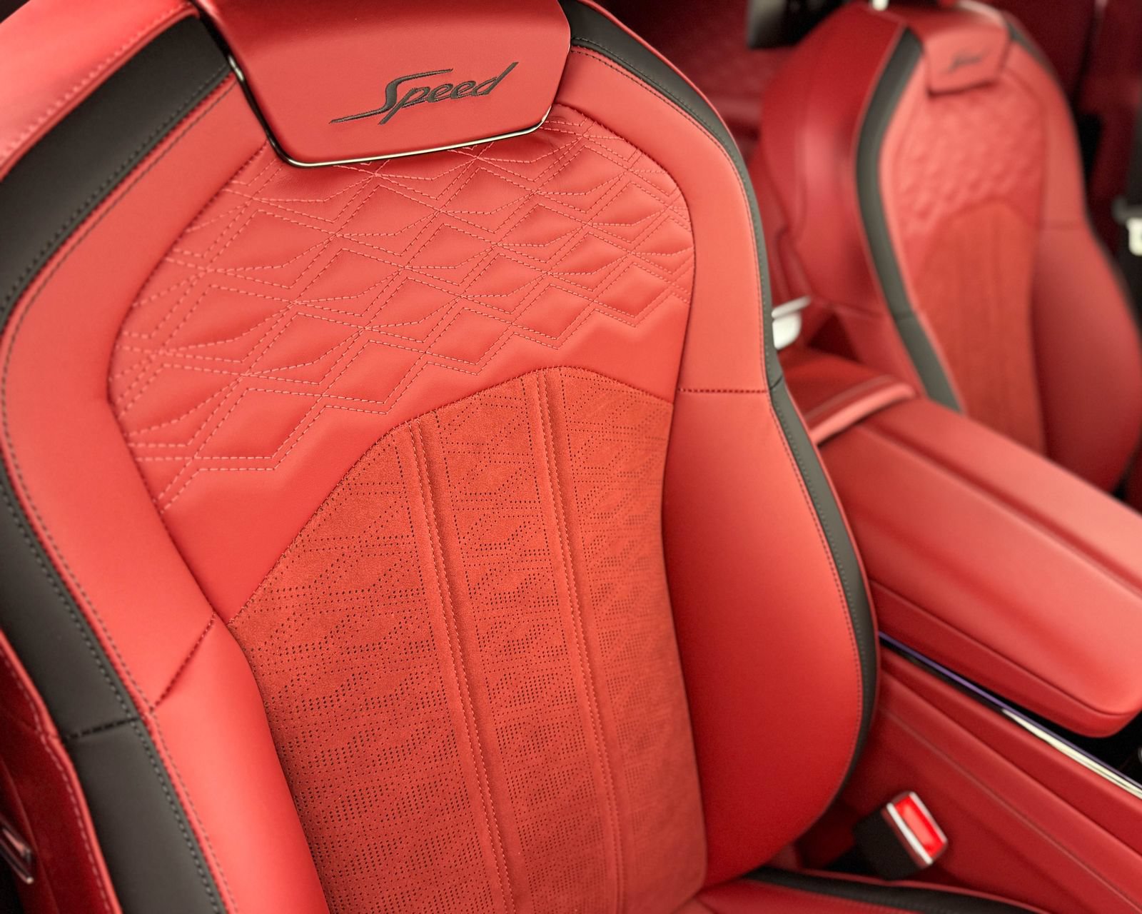New 2025 Bentley Flying Spur Plug-In Hybrid AWD/4WD image 34