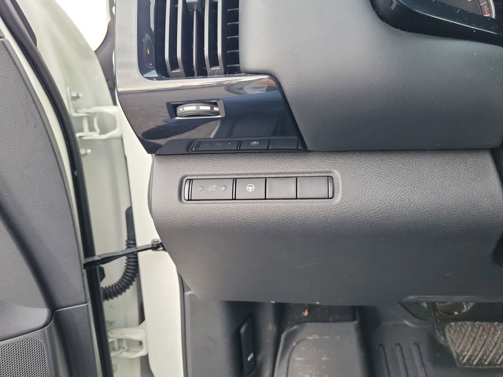 Used 2024 Nissan Pathfinder SV FWD image 17